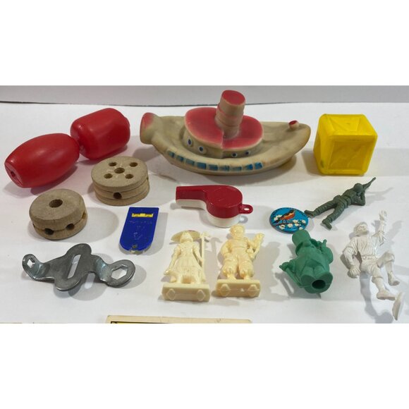 1960s Toys & Baseball Cards Yogi Berra Cracker Jack Beatles W.C. Fields Eraser - Picture 2 of 9